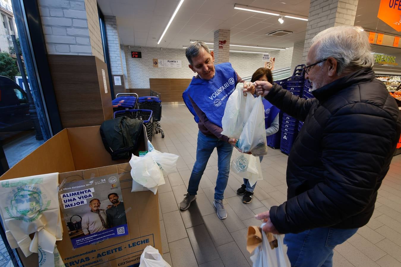 Fotos: los cordobeses se vuelcan con la Gran Recogida de Alimentos