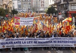 Una manifestación en Valencia rechaza la amnistía y los pactos para «romper la nación» de Pedro Sánchez