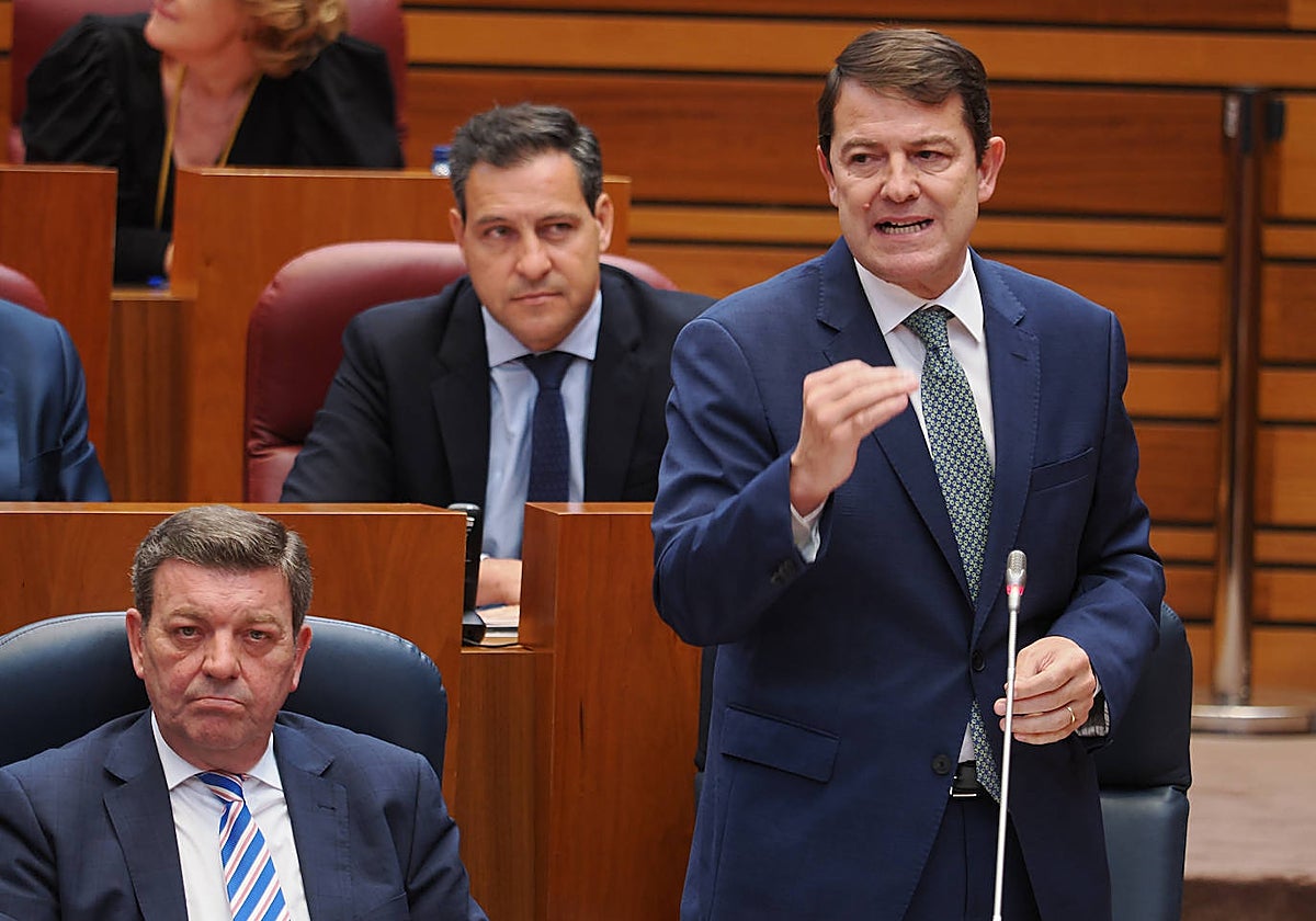 El presidente de la Junta de Castilla y León, Alfonso Fernández Mañueco, en una imagen de archivo durante un pleno en las Cortes