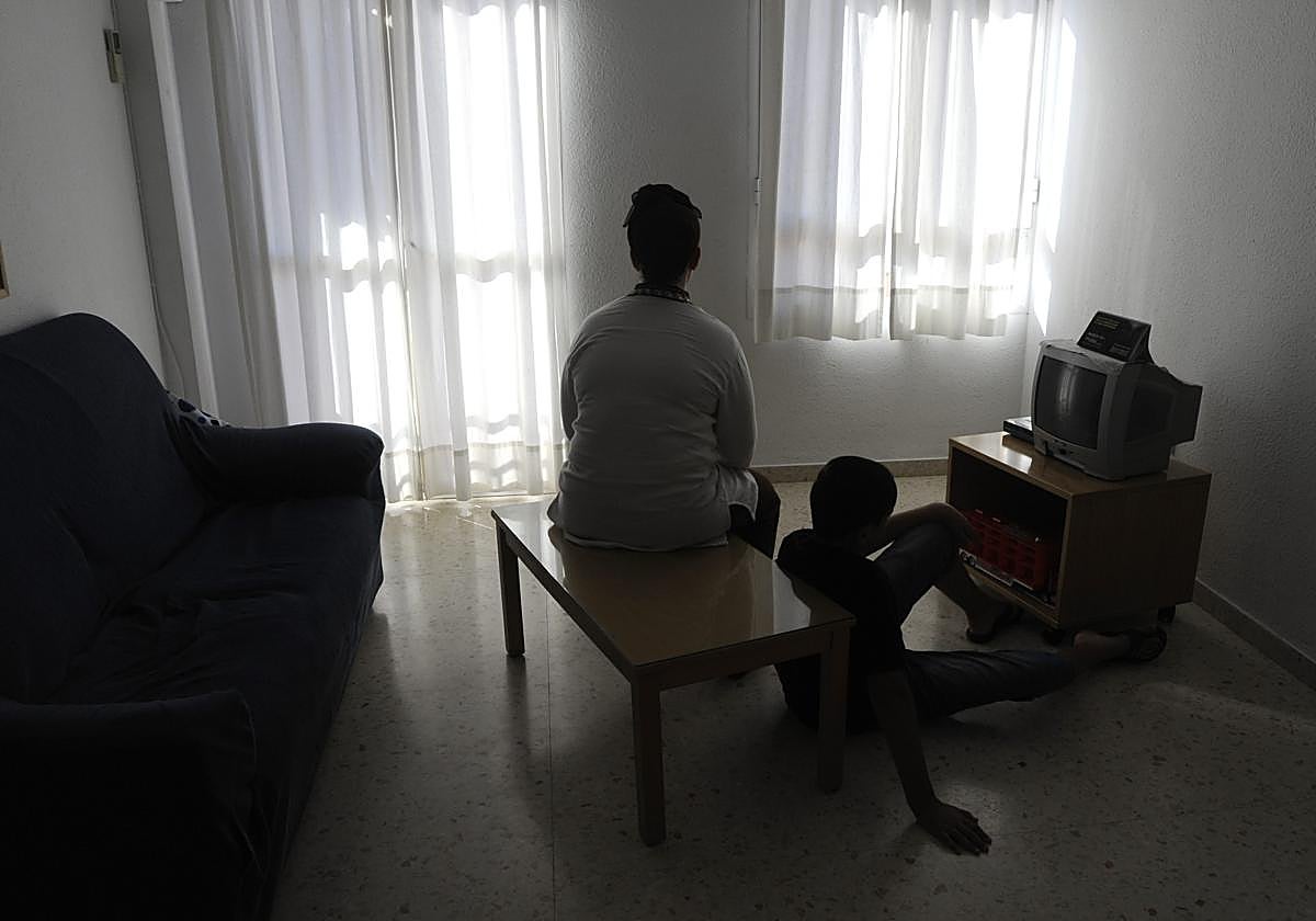 Una mujer en na casa de acogida dela violencia machista