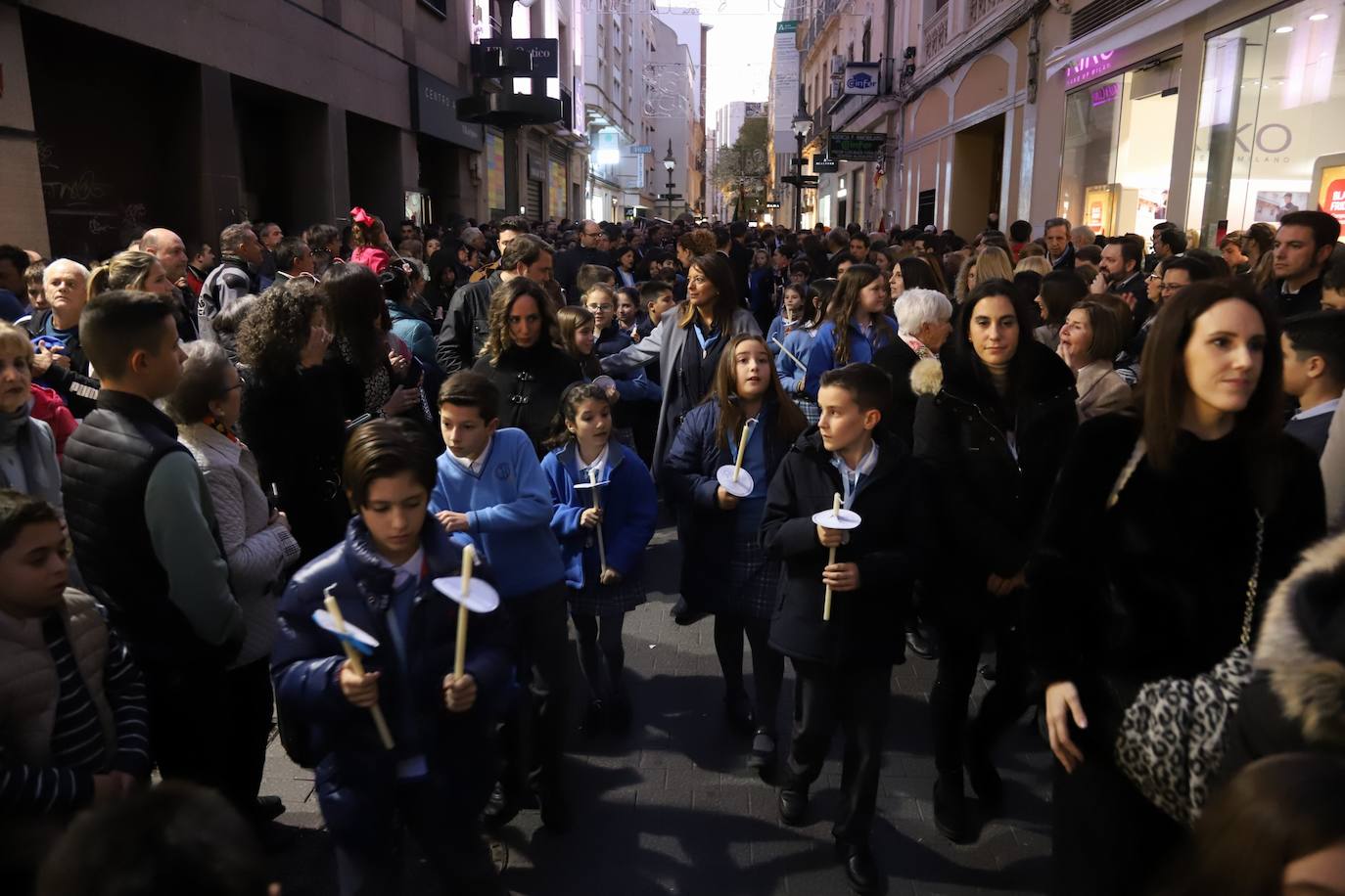 Fotos: la alegre procesión de la Virgen de la Medalla Milagrosa en Córdoba