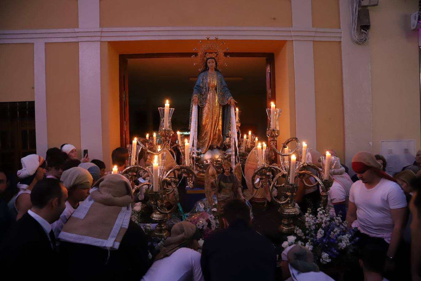 Fotos: la alegre procesión de la Virgen de la Medalla Milagrosa en Córdoba
