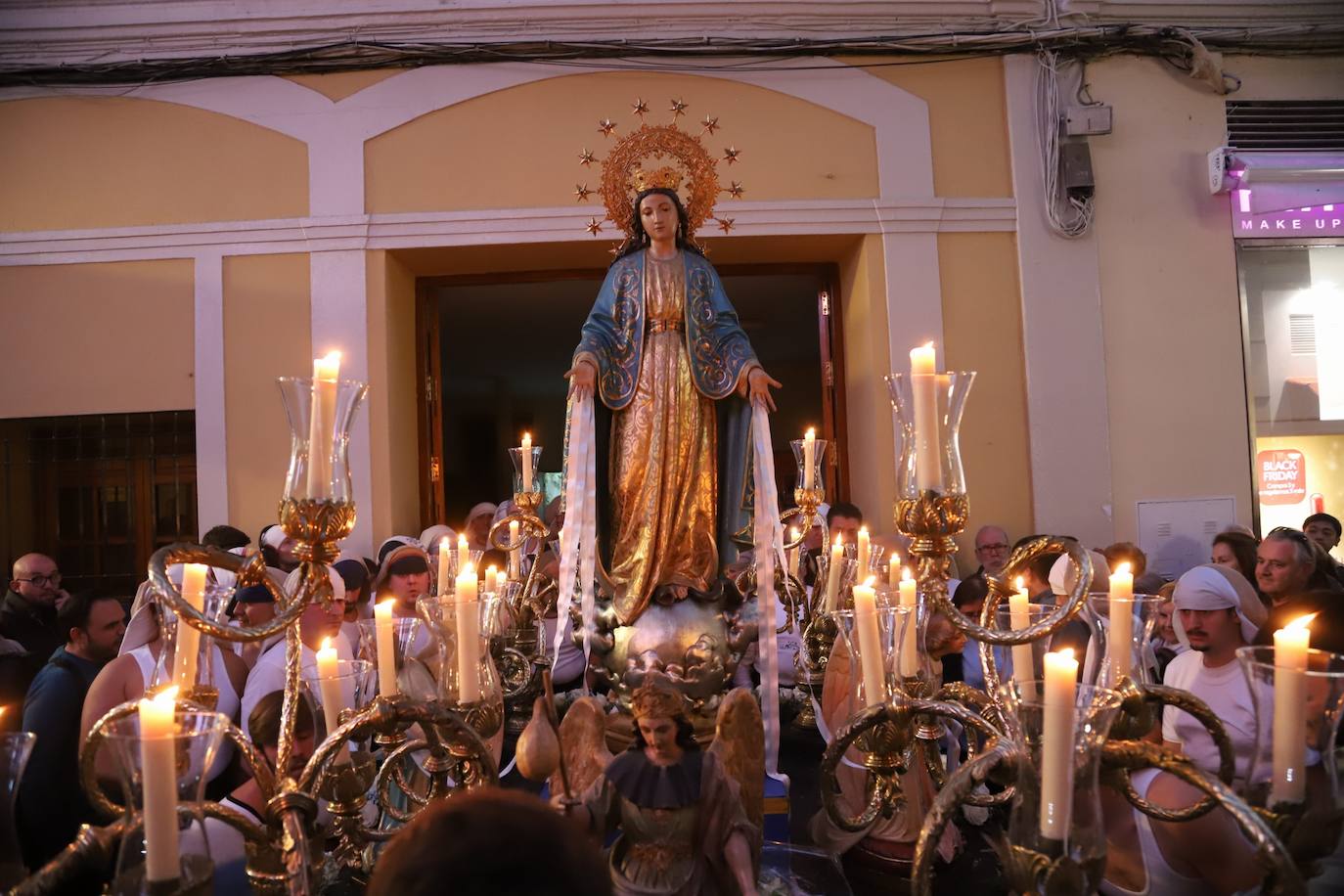 Fotos: la alegre procesión de la Virgen de la Medalla Milagrosa en Córdoba