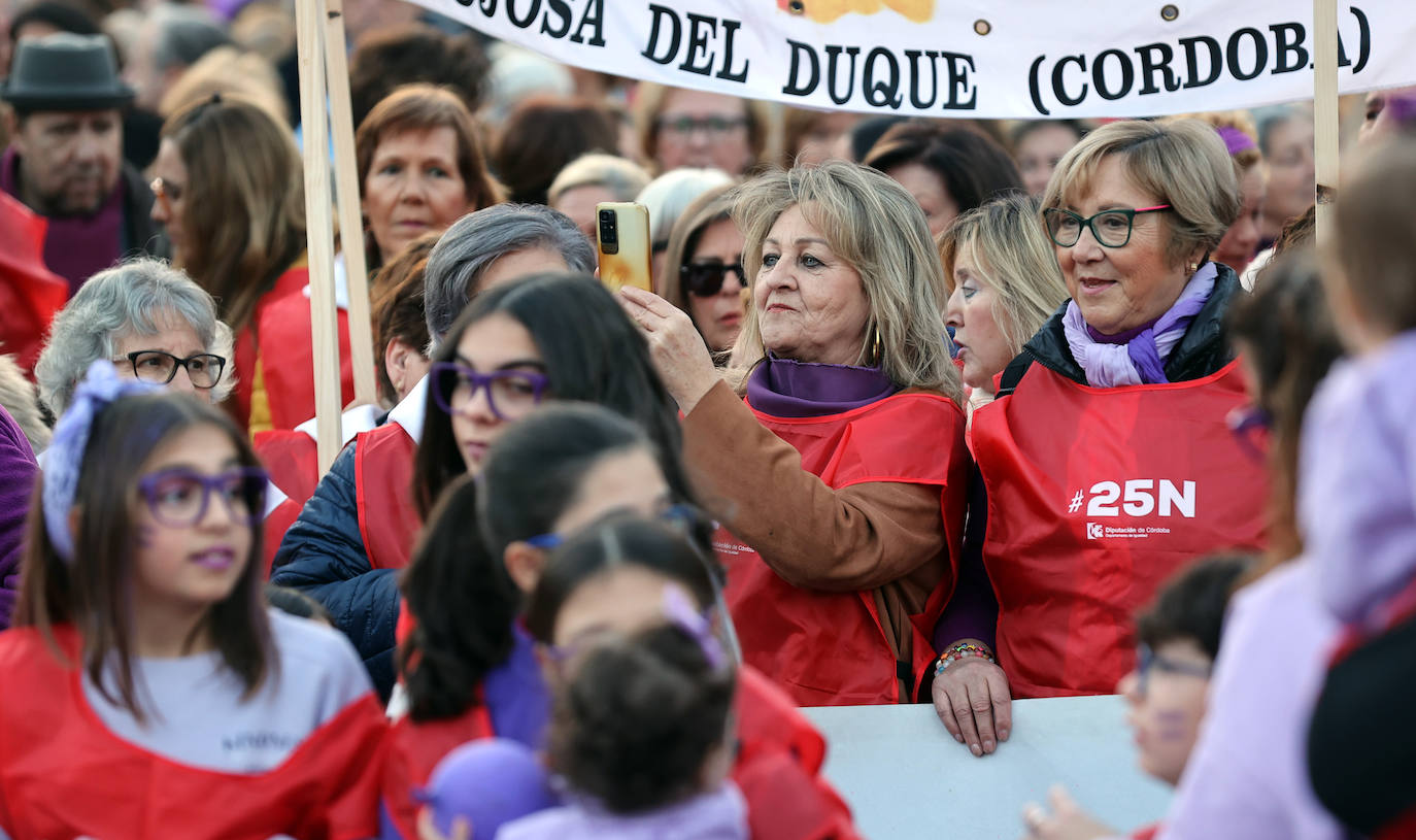 Fotos: la concurrida manifestación contra la violencia machista en Córdoba