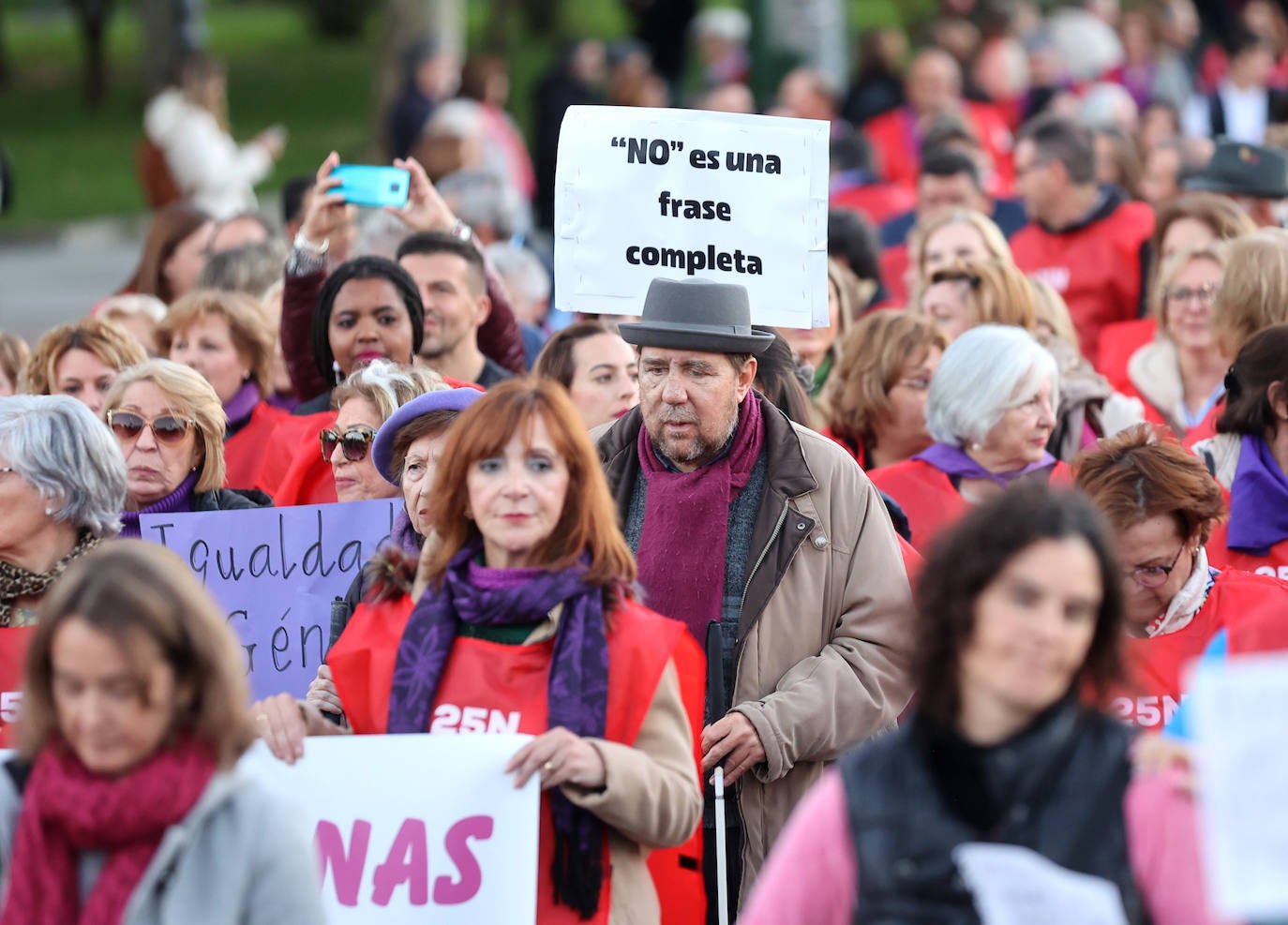 Fotos: la concurrida manifestación contra la violencia machista en Córdoba