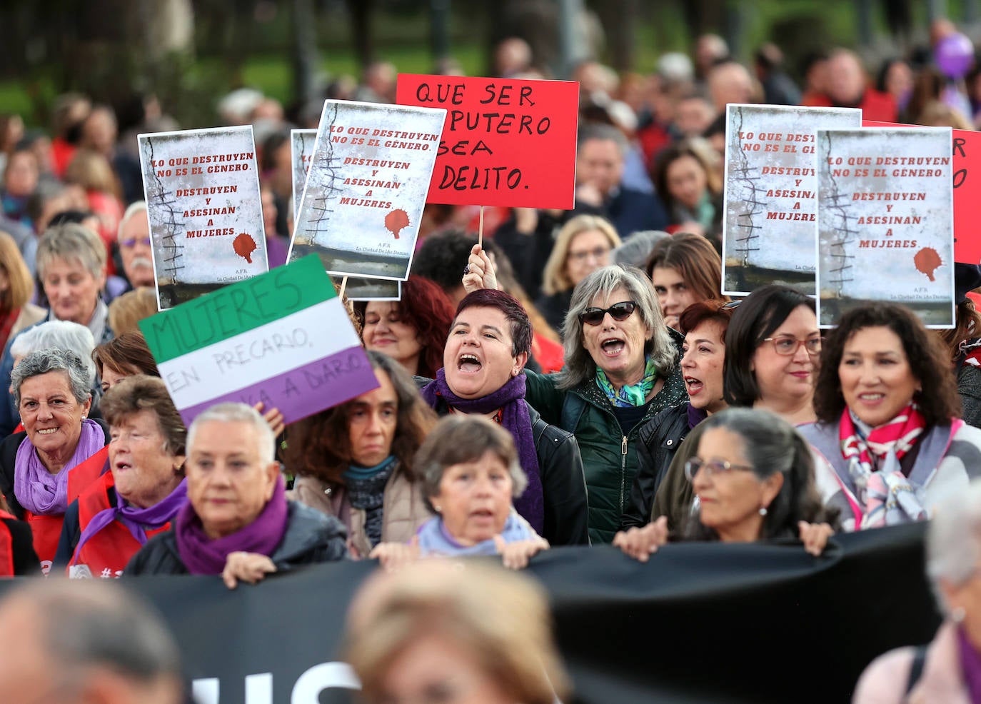 Fotos: la concurrida manifestación contra la violencia machista en Córdoba