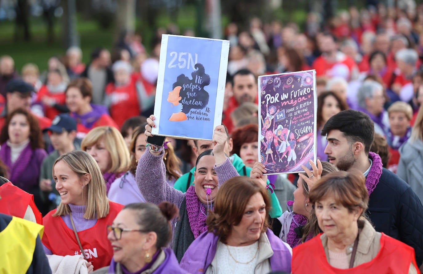 Fotos: la concurrida manifestación contra la violencia machista en Córdoba