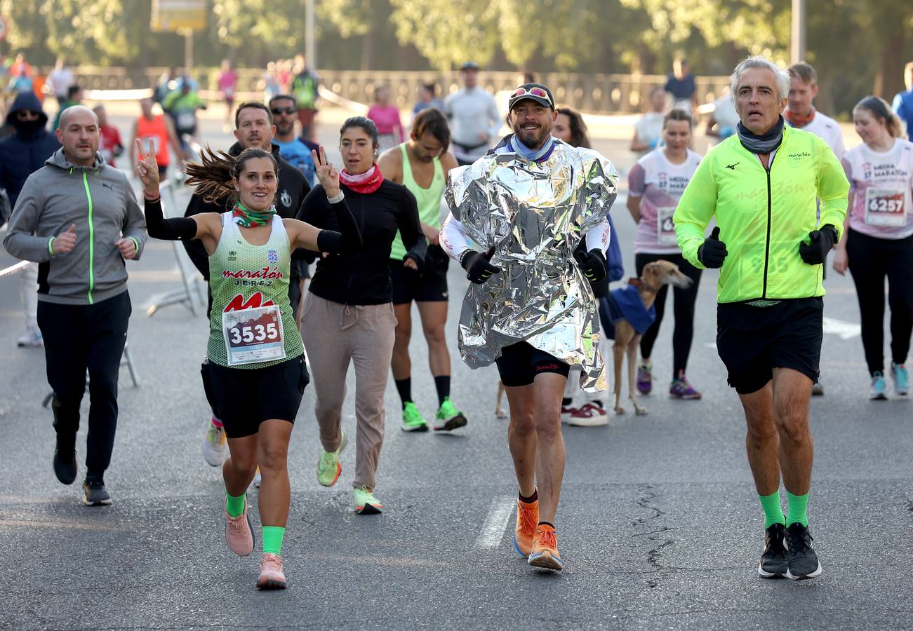 Fotos: la espectacular Media Maratón de Córdoba 2023
