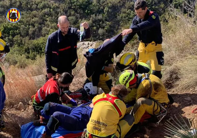 Imagen del rescate de un espeleólogo en Alzira (Valencia)