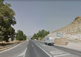Un muerto y un herido grave en el choque entre un camión y un turismo cerca de Granada
