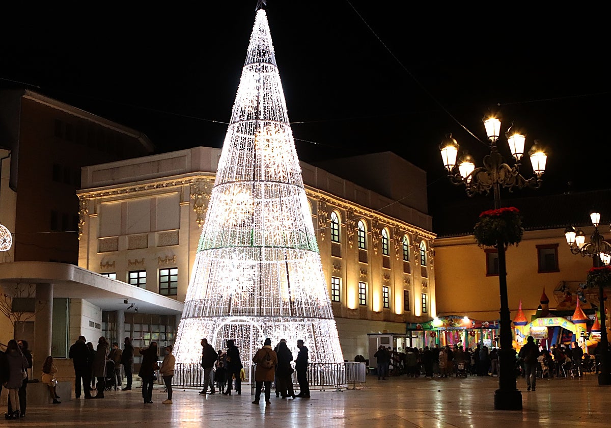 Un árbol de Navidad será el elemento central del exorno en el centro de la localidad