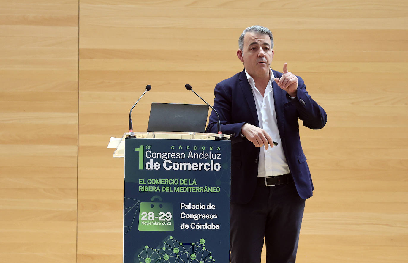 Fotos: comerciantes de toda Andalucía debaten en Córdoba su futuro