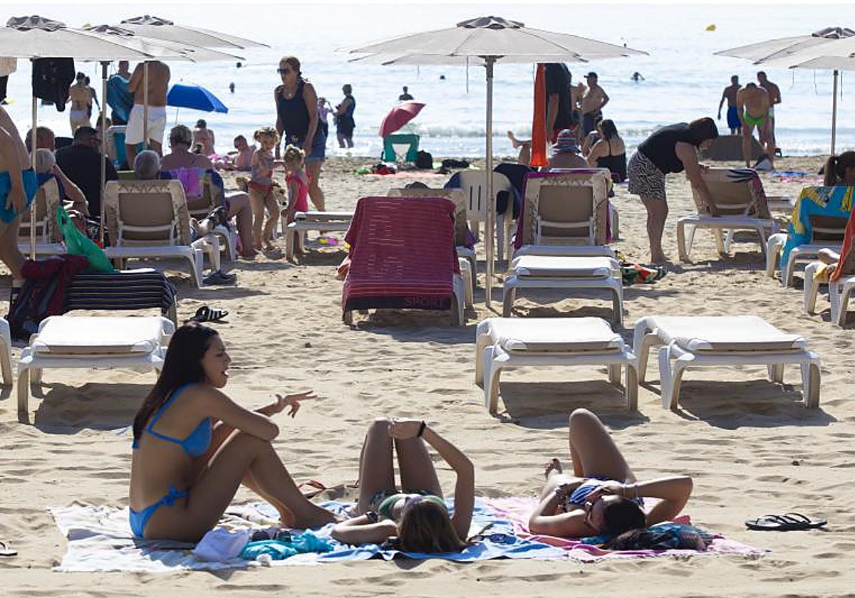 Imagen reciente de la playa del Postiguet en Alicante.