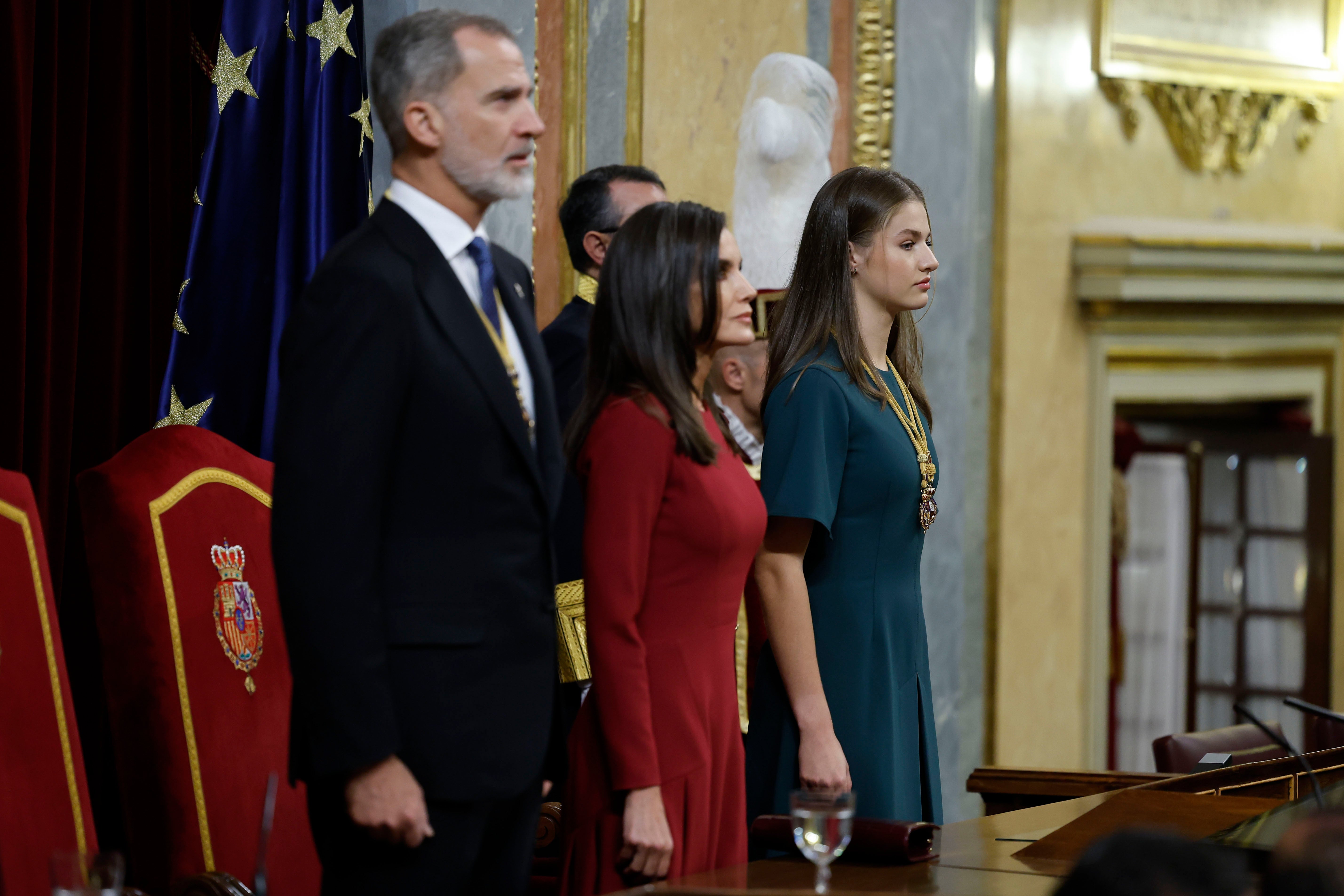 La Princesa Leonor de Asturias junto a la Reina Letizia y el Rey Felipe VI al comienzo de la solemne apertura de la XV Legislatura 