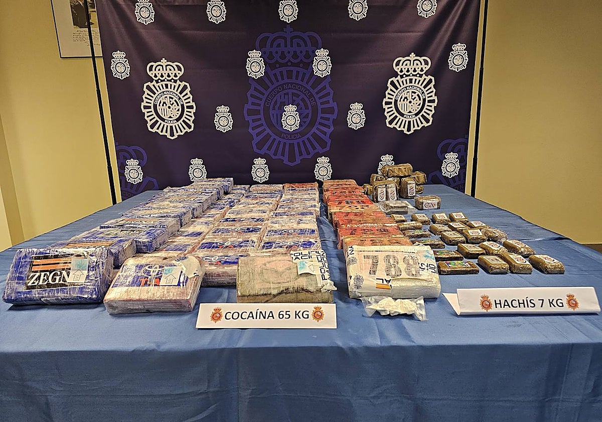 Se han intervenido 65 kilogramos de cocaína, casi ocho kilogramos de hachís, cerca de 2.000.000 de euros y cuatro inmuebles valorados en 350.000 euros