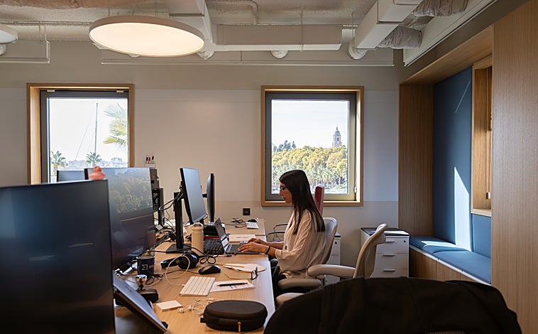 Imagen principal - Áreas de trabajo y zonas de esparcimiento del edificio