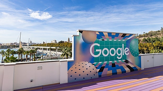 Terraza del edificio, con vistas al Puerto de Málaga