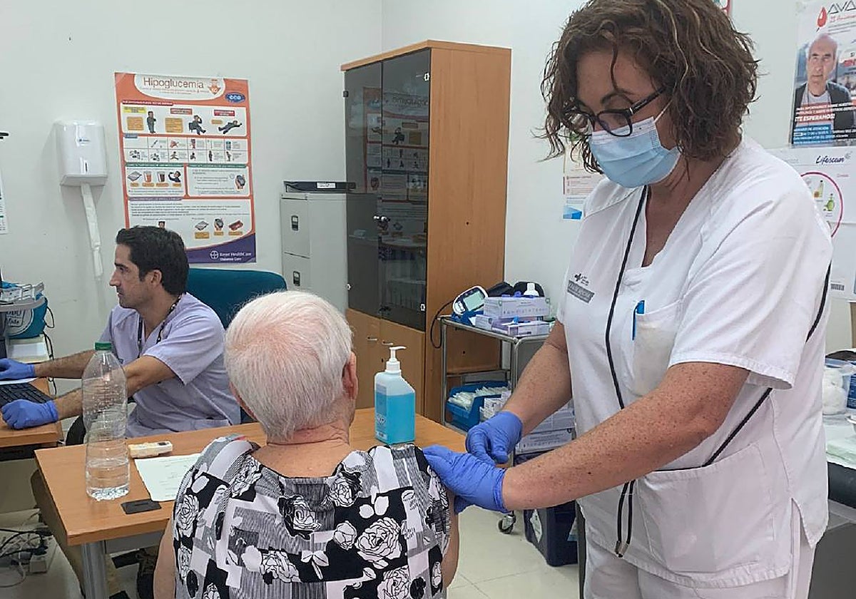 Imagen de la vacunación a grupos de riesgo en Alicante