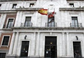 La Fiscalía pide un año de prisión a un joven por insultar y agredir a una estudiante transexual a la salida del instituto