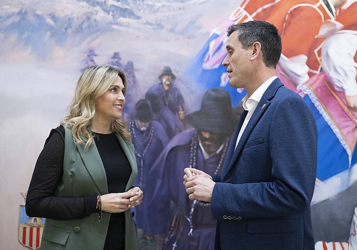 Imagen de la presidenta Barrachina junto con el diputado de cultura Alejandro Clausell