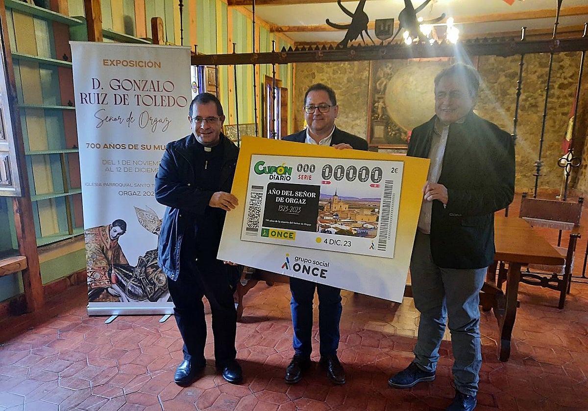 De izquierda a derecha: Jesús Ángel Marcos, párroco de Orgaz; Tomás Villarrubia, alcalde de Orgaz, y Carlos Javier Hernández, delegado de la ONCE en Castilla-La Mancha