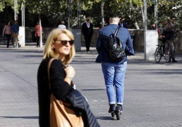 Patinetes prohibidos en el tren: estudiantes de Rabanales y usuarios diarios que trabajan fuera, principales afectados
