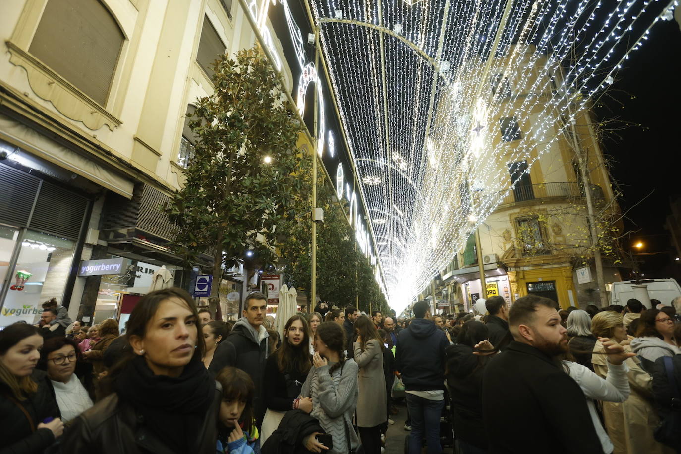 Fotos: el multitudinario encendido del alumbrado de Navidad en Córdoba