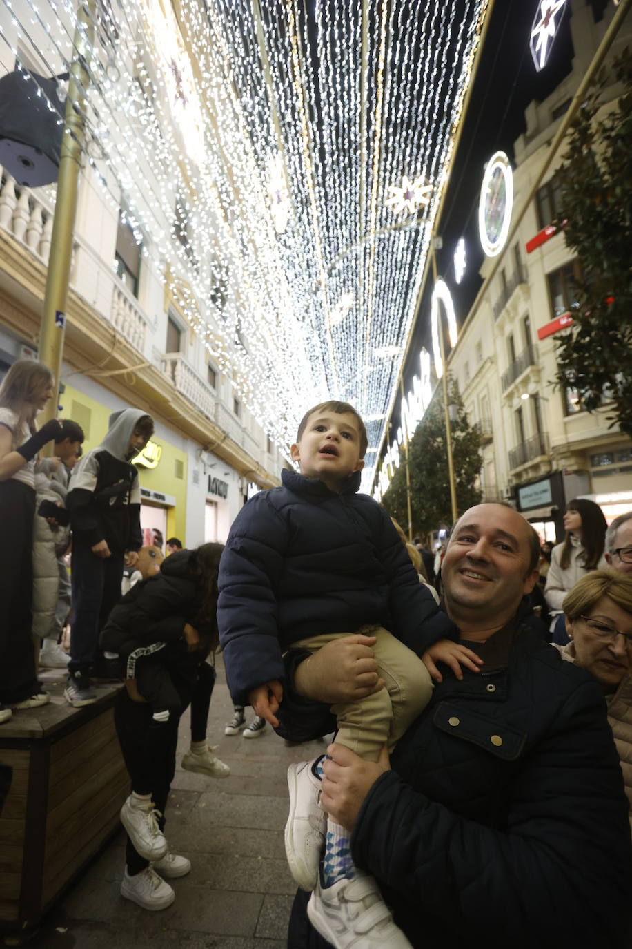 Fotos: el multitudinario encendido del alumbrado de Navidad en Córdoba