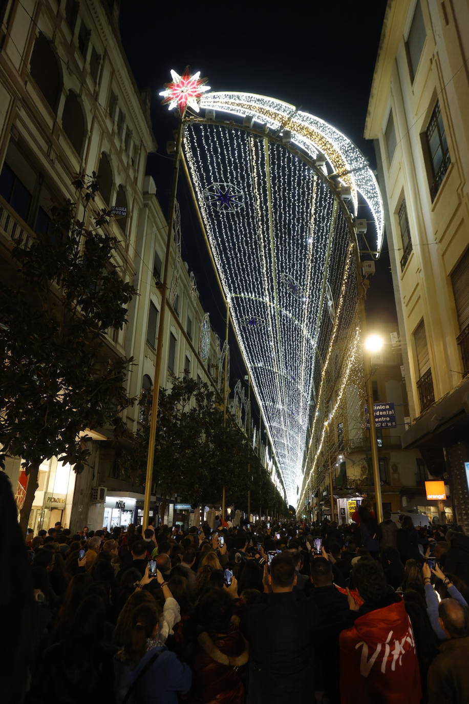 Fotos: el multitudinario encendido del alumbrado de Navidad en Córdoba