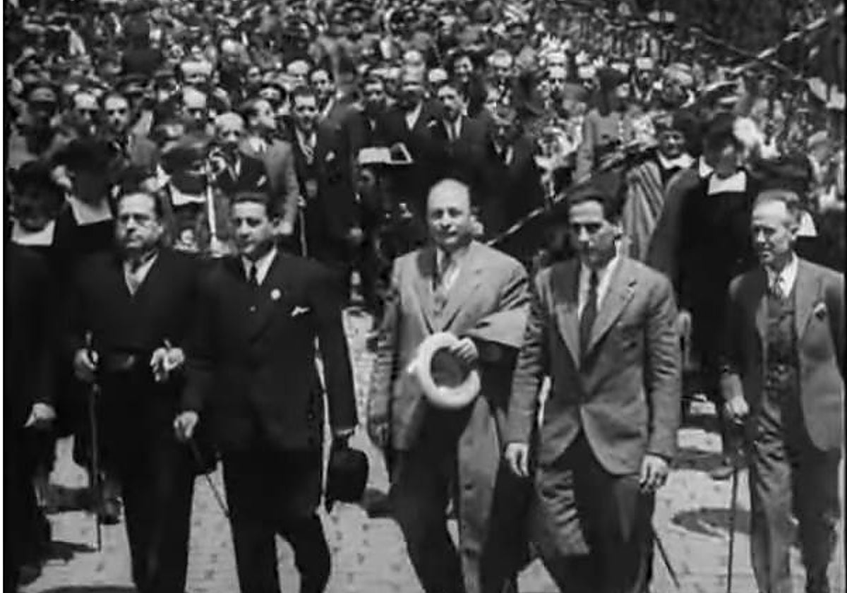 Fragmento del video donde aparecen las autoridades