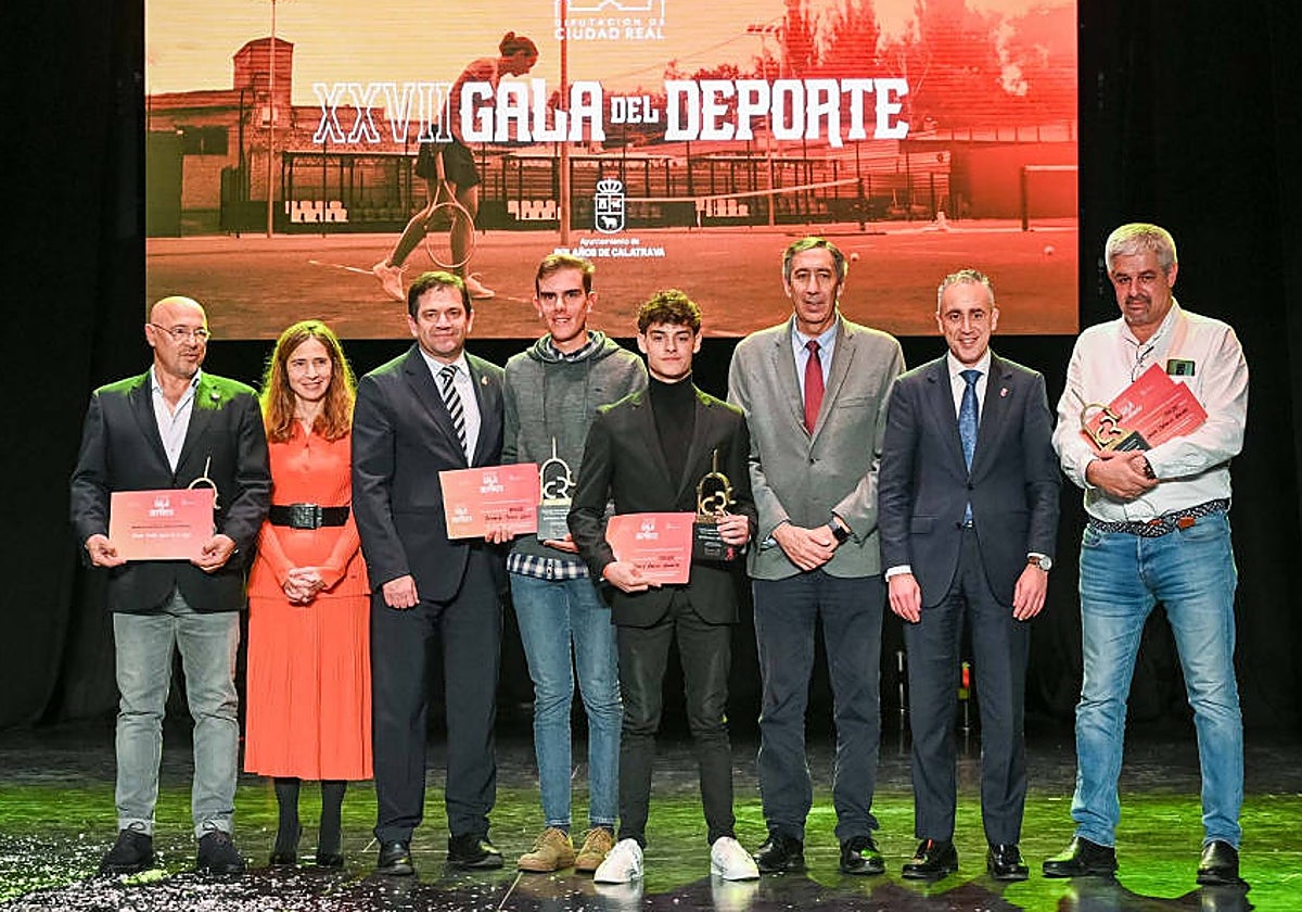 El piloto David Almansa, de 17 años, recoge su galardón como mejor deportista en categoría juvenil