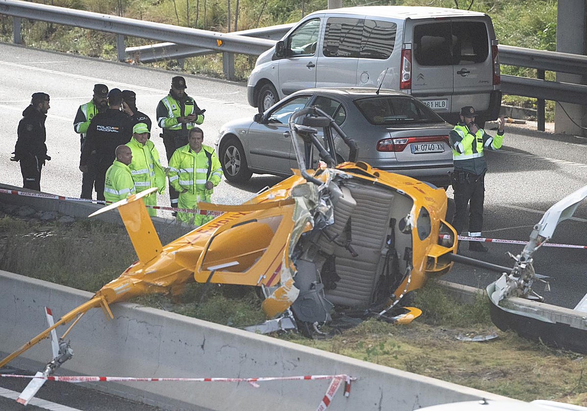 El helicóptero se ha precipitado contra un carril de la M-40