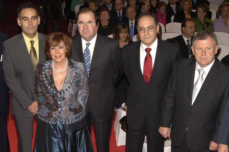 Concha Velasco junto al entonces presidente de la Junta, Juan Vicente Herrera (2005)