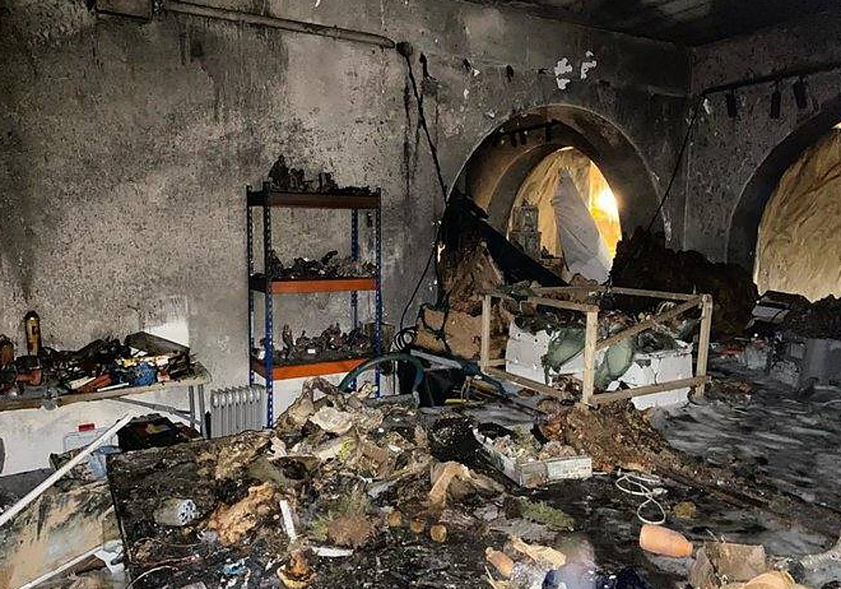 Los restos del Belén quemado de Majadahonda