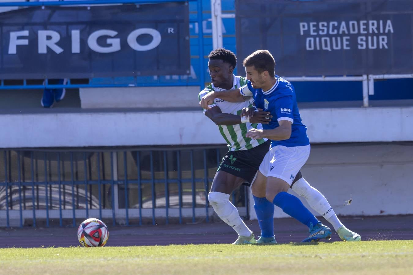 El Melilla-Córdoba CF y el gran susto con Gudelj, en imágenes