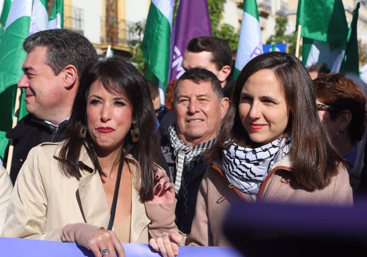 La secretaria general de Podemos Andalucía, Martina Velarde, y la secretaria general de Podemos, Ione Belarra