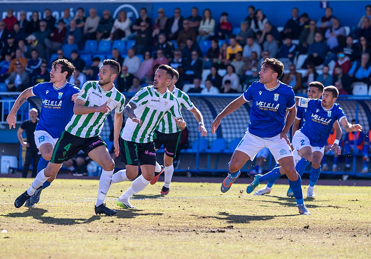 Iván Rodríguez y Adri Lapeña durante el partido del Córdoba en Melilla