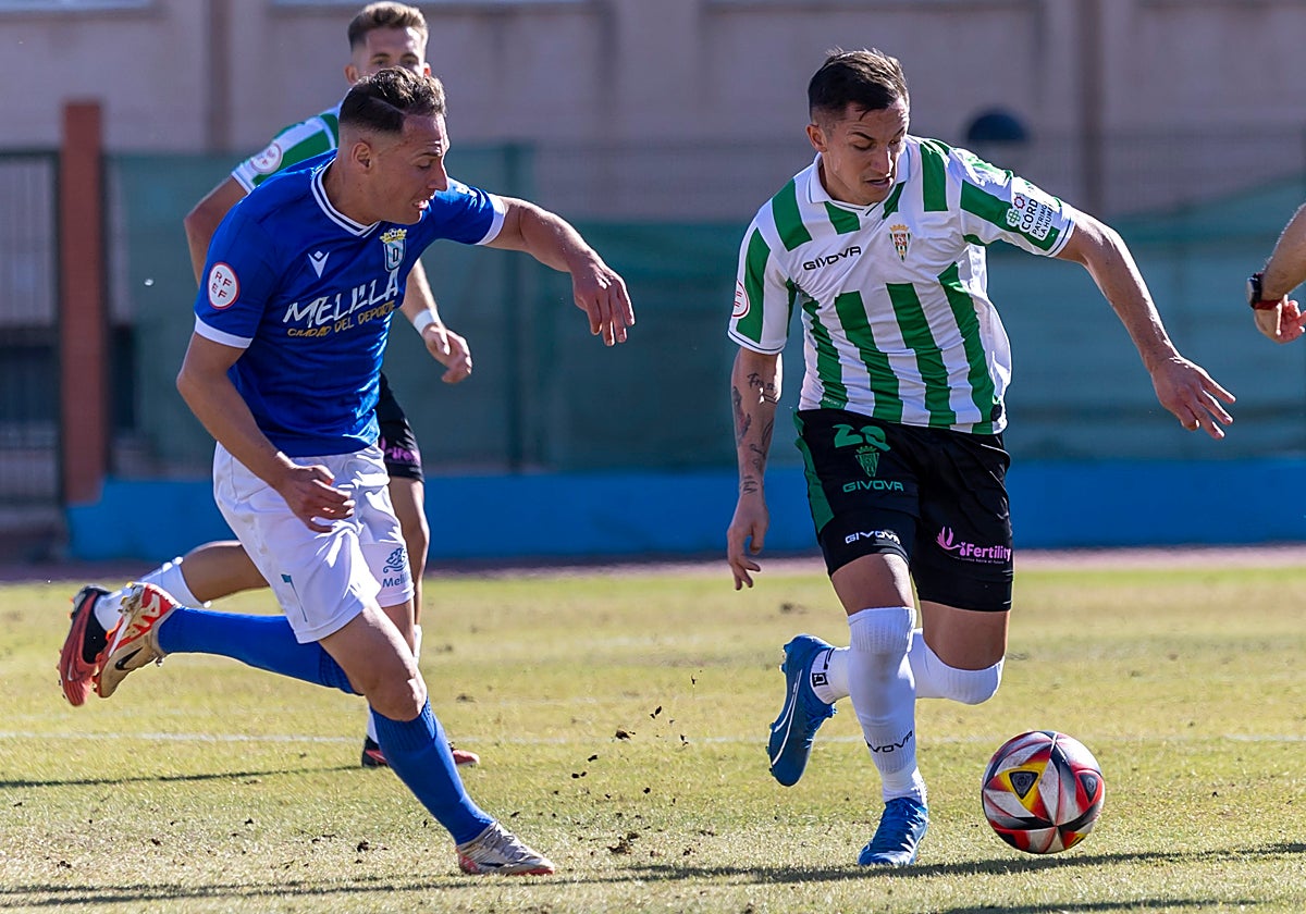 El blanquiverde Carracedo durante el partido ante el Melilla