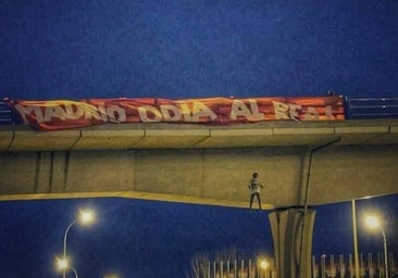 Fiscalía pide cuatro años de cárcel para los miembros del Frente Atlético que colgaron un muñeco de Vinicius