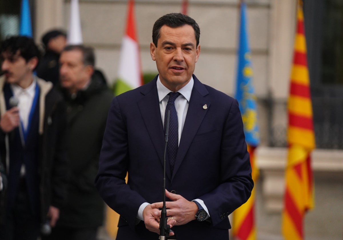 El presidente de la Junta de Andalucía, Juanma Moreno, este miércoles a su llegada al congreso de los Diputados