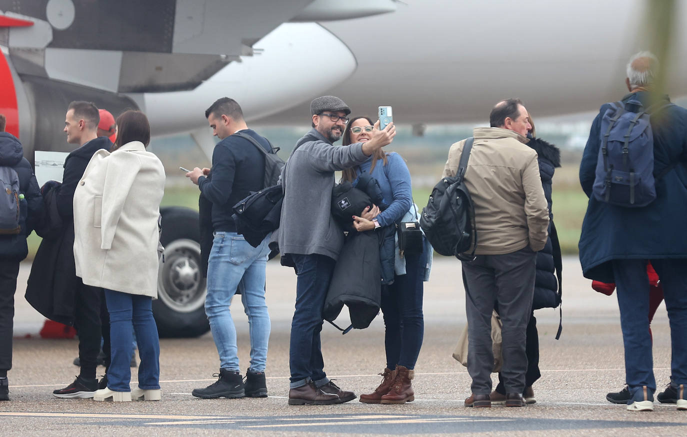 Fotos: el esperado primer vuelo comercial desde el aeropuerto de Córdoba