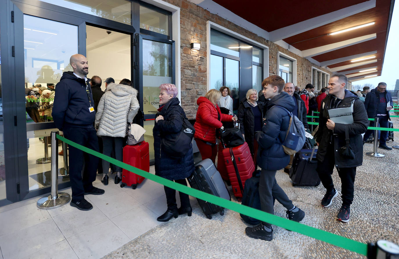 Fotos: el esperado primer vuelo comercial desde el aeropuerto de Córdoba