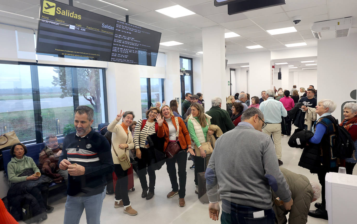 Fotos: el esperado primer vuelo comercial desde el aeropuerto de Córdoba