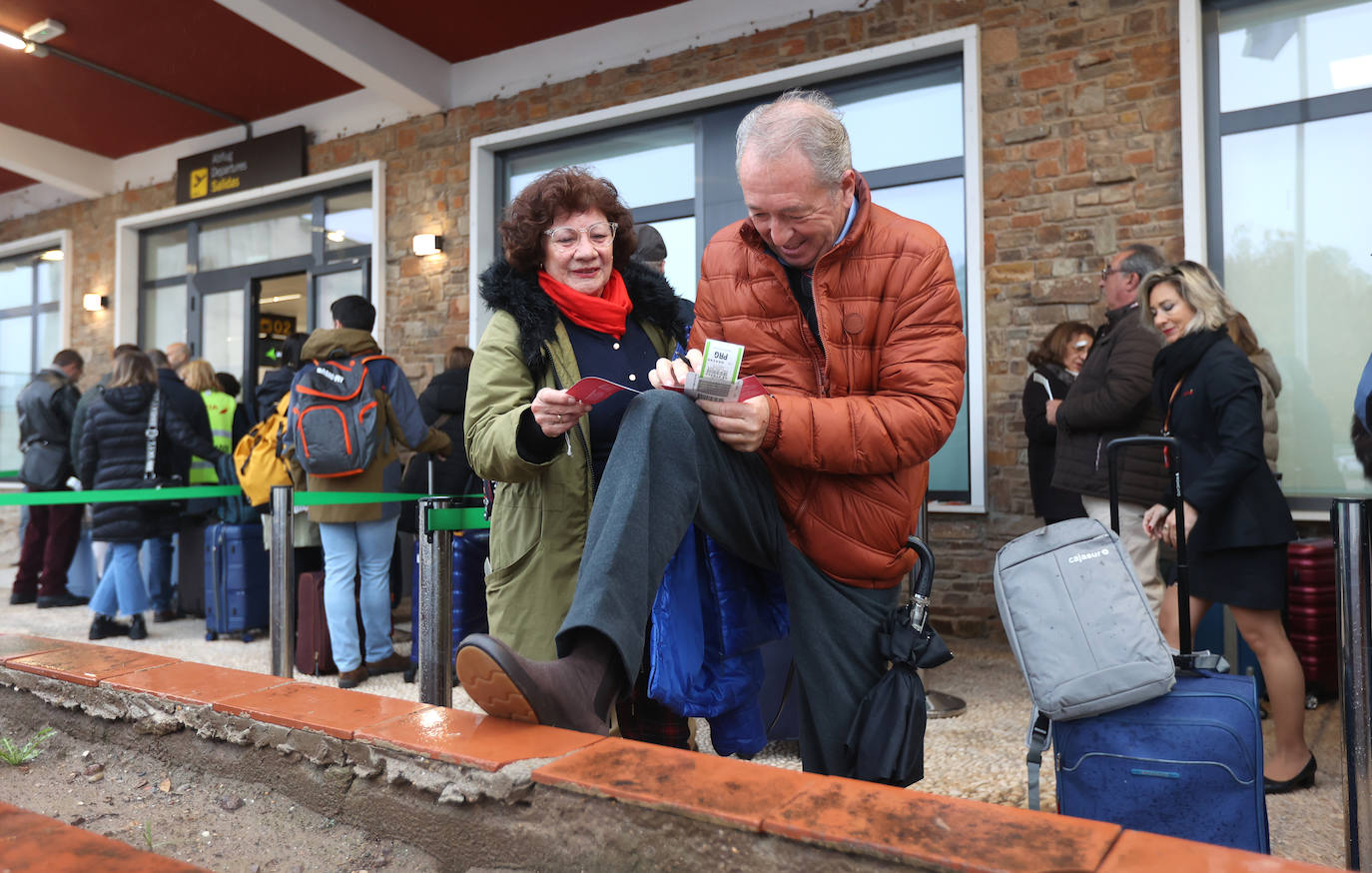 Fotos: el esperado primer vuelo comercial desde el aeropuerto de Córdoba