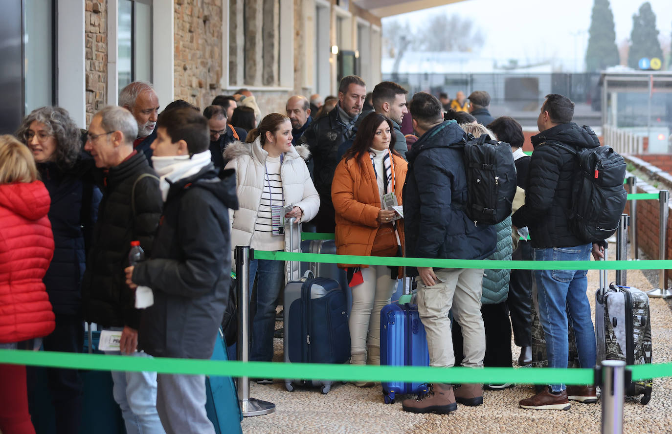 Fotos: el esperado primer vuelo comercial desde el aeropuerto de Córdoba