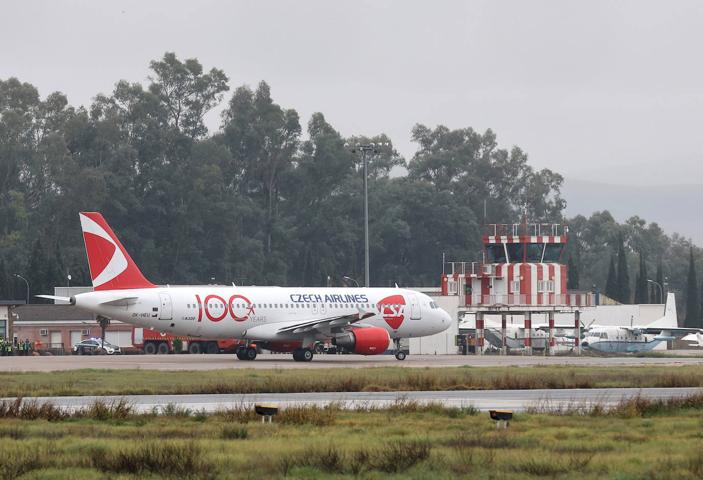 Fotos: el esperado primer vuelo comercial desde el aeropuerto de Córdoba