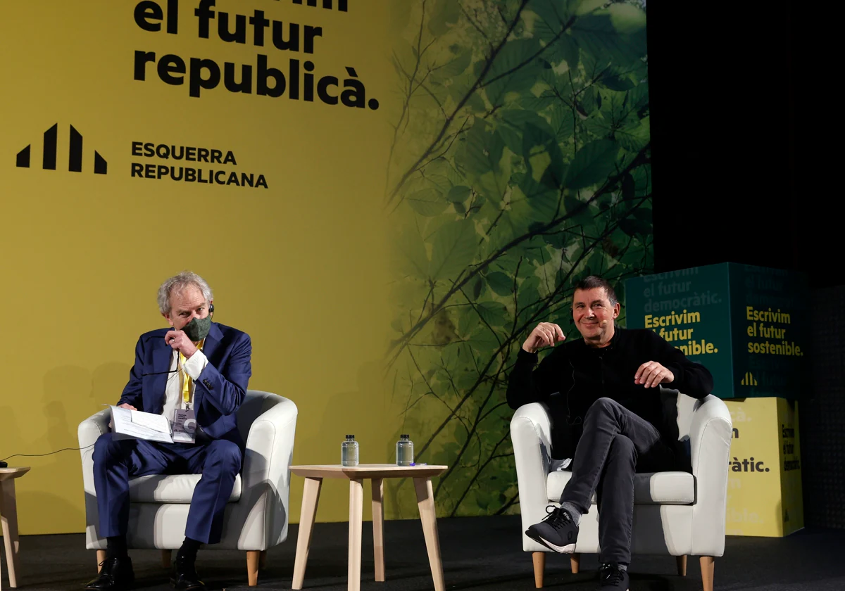 Andy Carl, con Arnaldo Otegi en un acto de ERC