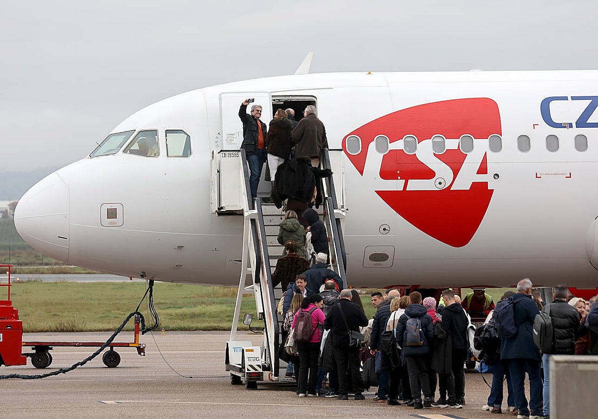 Los viajeros a Praga embarcan en el aeropuerto de Córdoba
