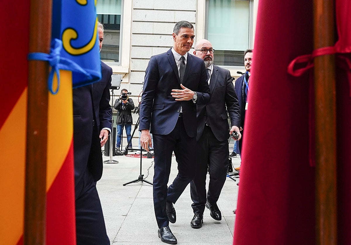 Sánchez al incorporarse al acto del 6 de diciembre en el Congreso