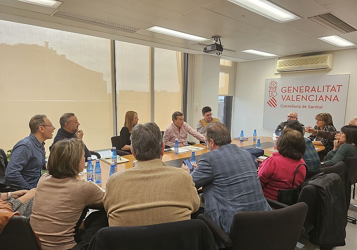 Reunión de la Mesa Sectorial de Sanidad, este jueves entre el conseller y los representantes sindicales.